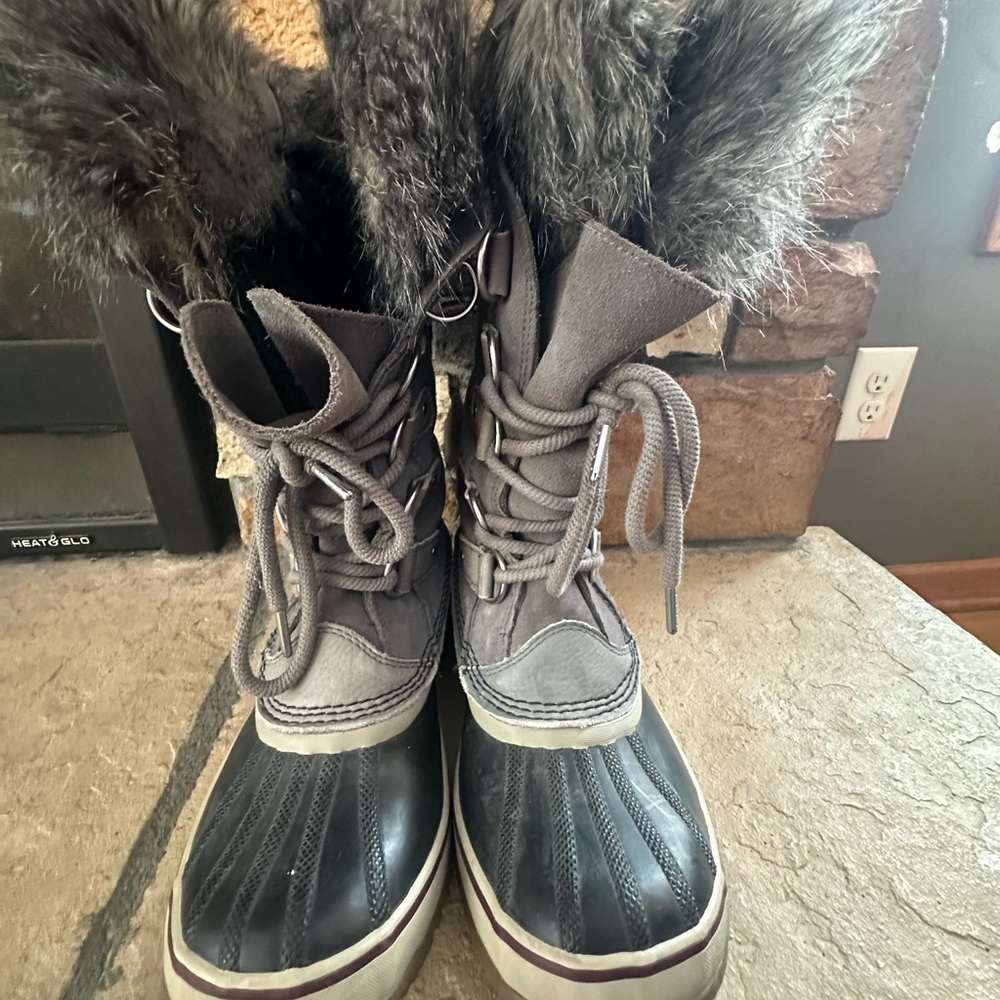 Sorel Women's Black and Gray Winter Boots - Picture 3 of 5